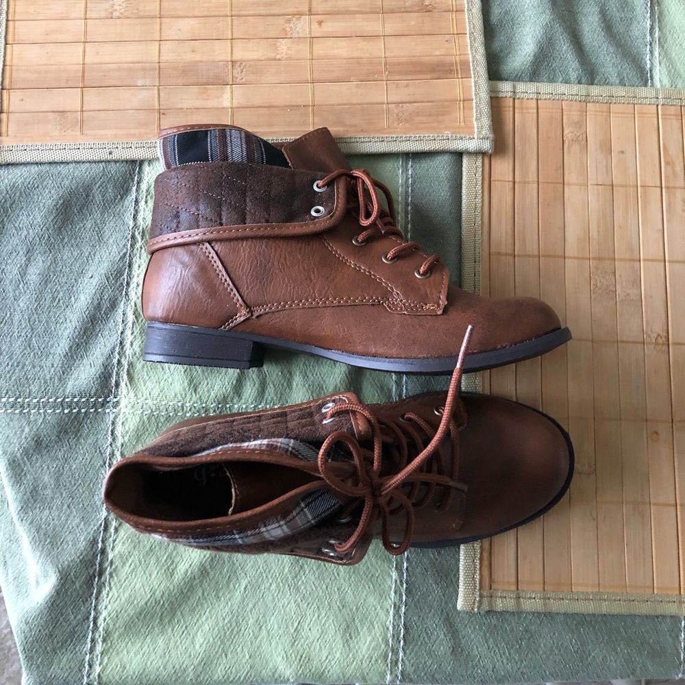 Women’s size 6 ankle boots